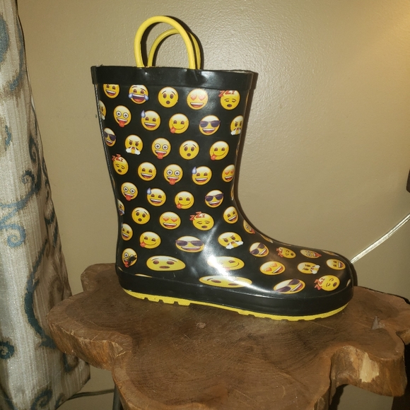 Emoji 😀 Rainboots - Picture 2 of 7